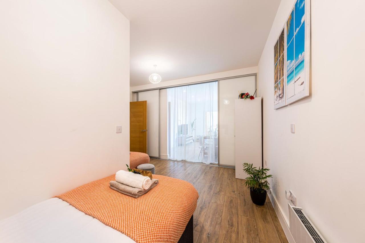 Mission Wave - Venture Apartment Staines-upon-Thames Eksteriør bilde