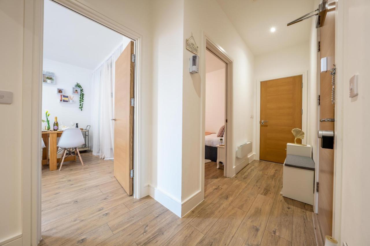 Mission Wave - Venture Apartment Staines-upon-Thames Eksteriør bilde
